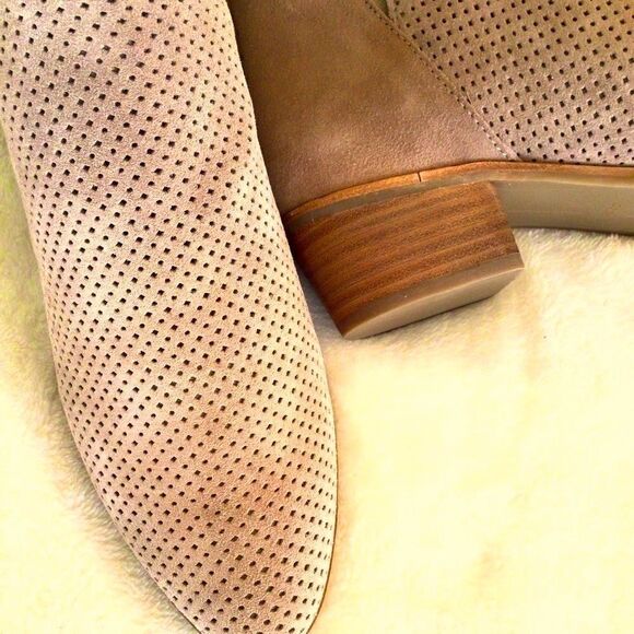 DOLCE VITA STACKED HEEL ALMOND SUEDE BOOTS 9.5 NWT - Picture 7 of 14